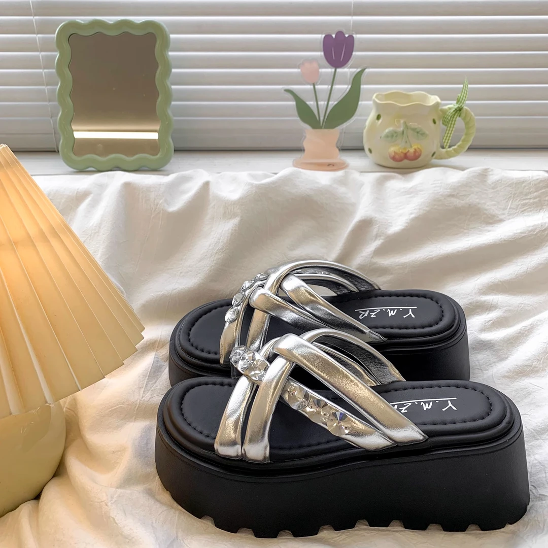 水钻厚底高跟凉拖鞋女夏季外穿2025新款银色凉鞋配裙子休闲沙滩鞋