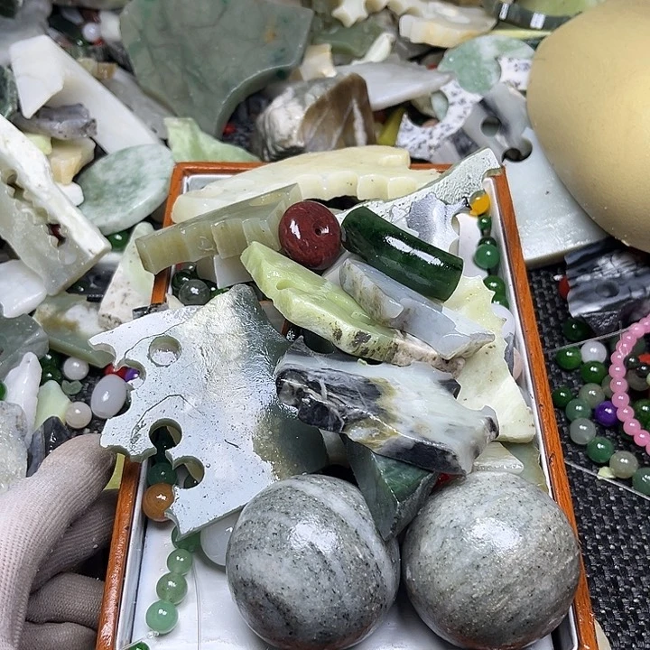 未镶嵌透闪石质玉珠宝奇石正****的