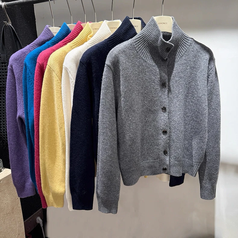 纯色高领针织衫女秋冬2025新款单排扣休闲简约保暖长袖好看上衣