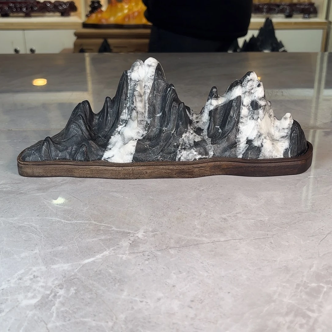 用***了灵璧石手工雕刻奇石摆件