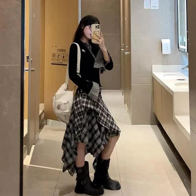 设计感黑白格子拼接半身裙复古辣妹不规则解构高腰显瘦a字中长裙