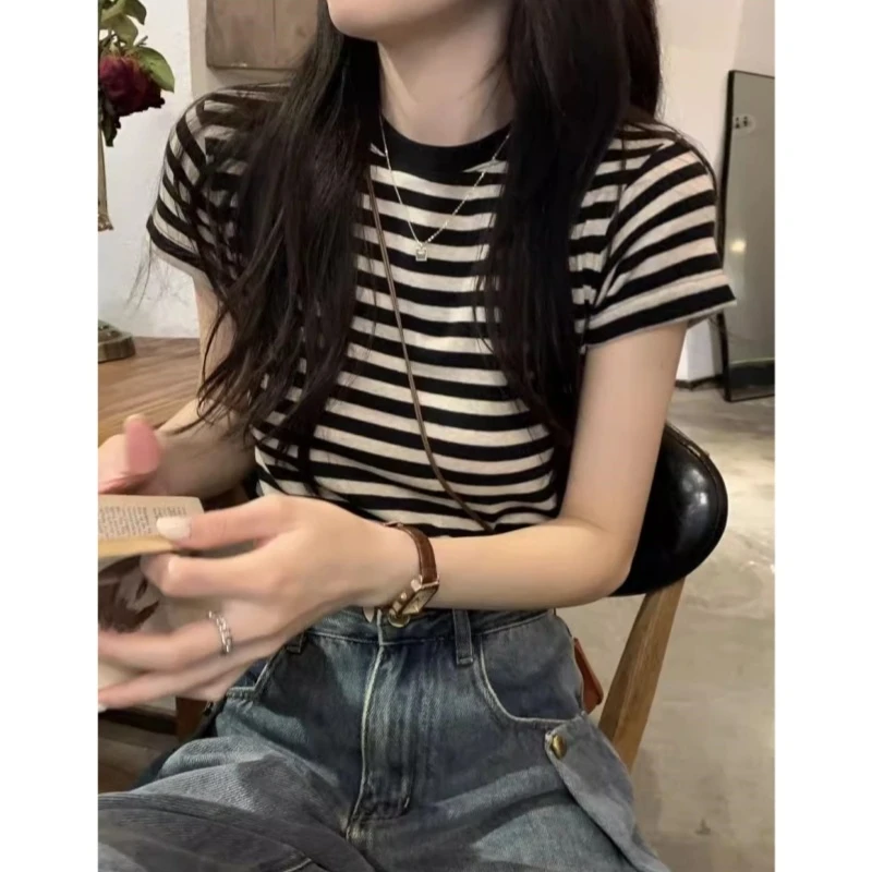 正肩条纹短袖T恤2025夏季新款设计感小衫内搭紧身短款辣妹上衣潮