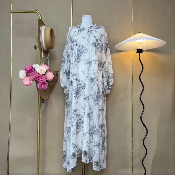 【8535】邻家二小姐半高领线条花朵连衣裙