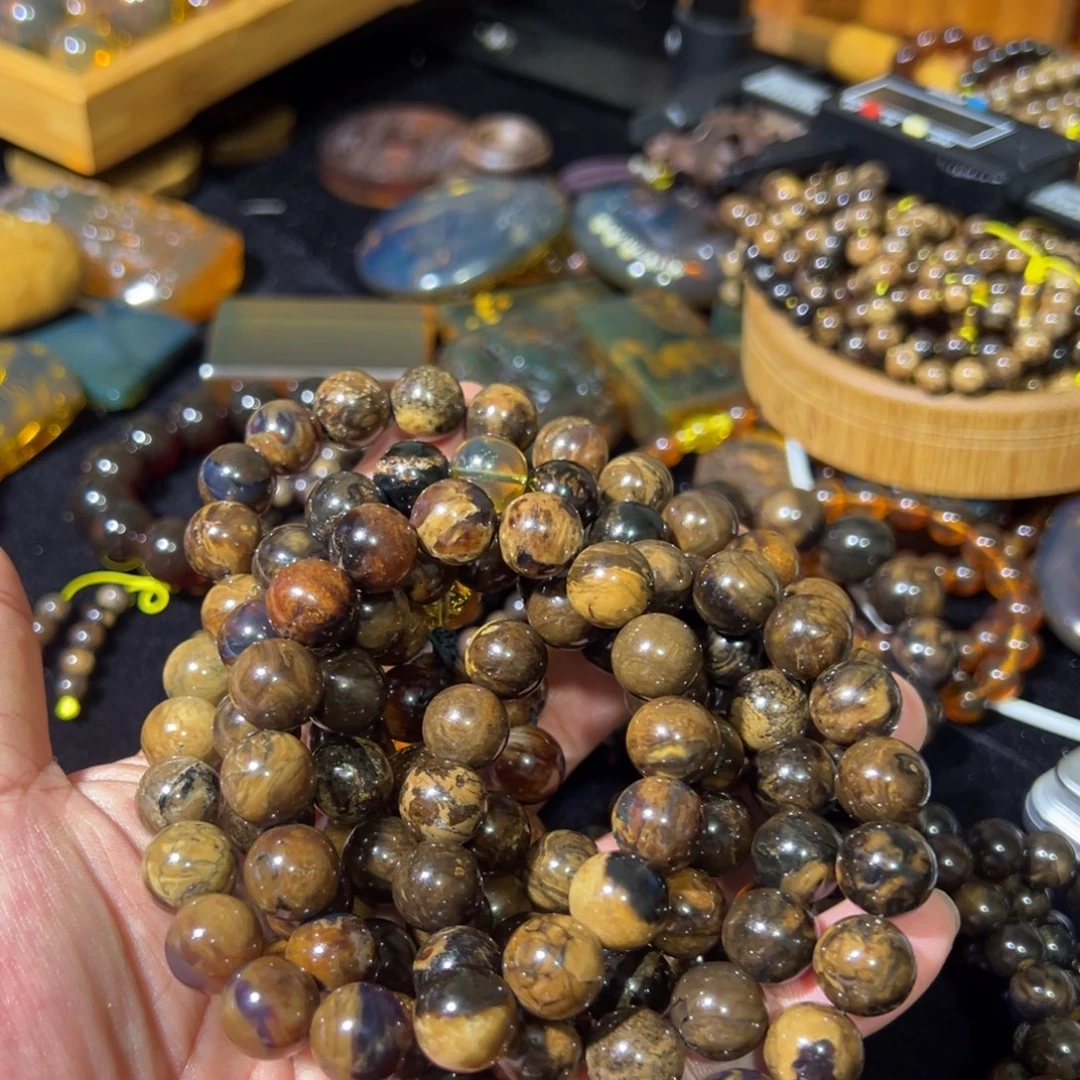 未镶嵌琥珀裸石琥珀