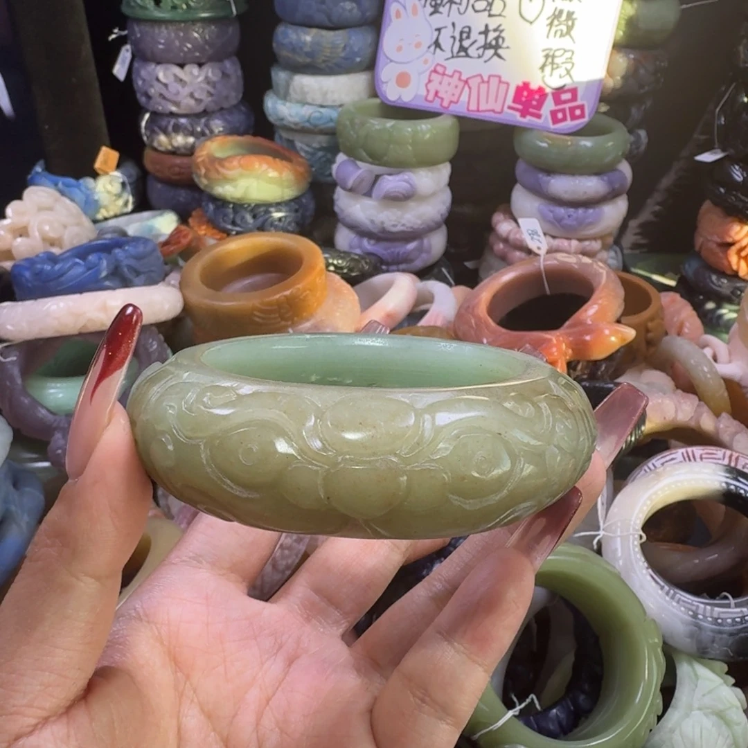 石英质玉（佘太翠）未镶嵌手镯31，62，微瑕不退换