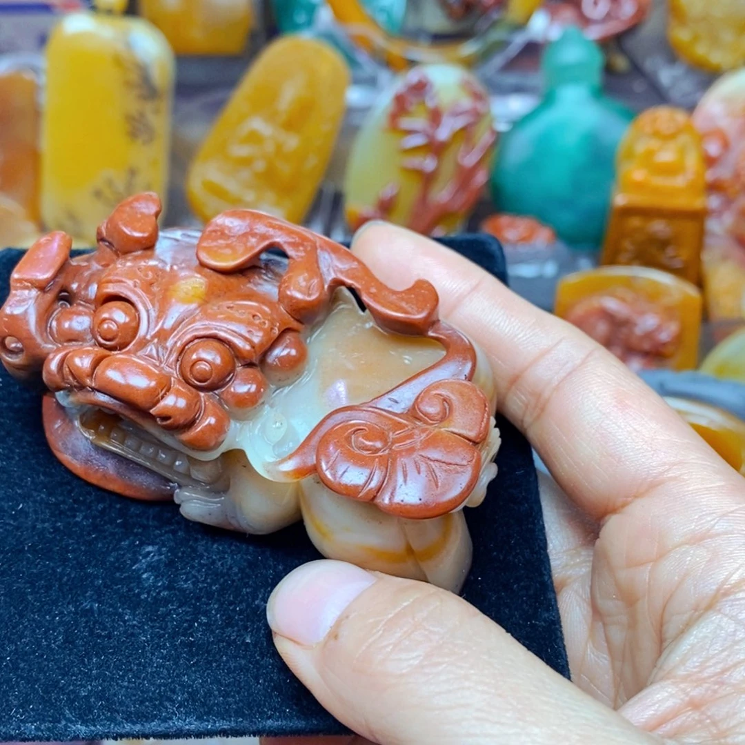 未镶嵌石英质玉（黄龙玉）颈饰
