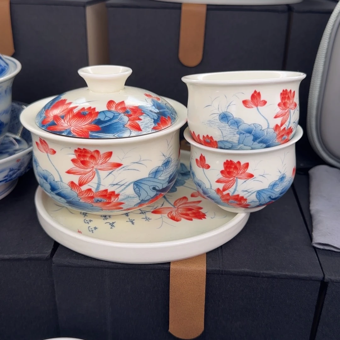 瓷片盖碗很精致很好看