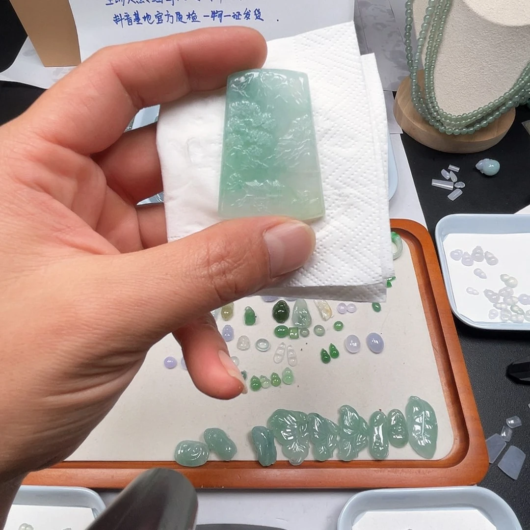 颈饰未镶嵌翡翠1