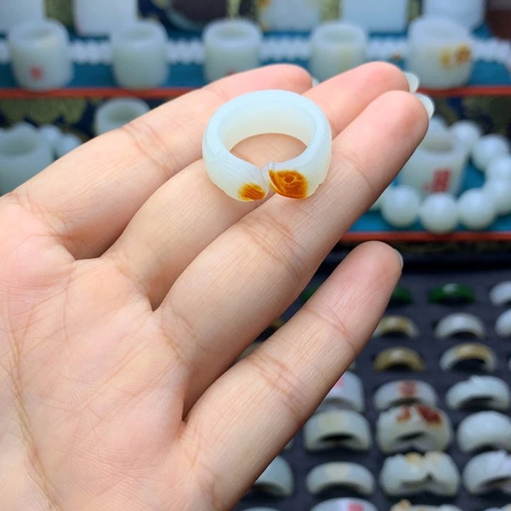 •***•和田玉未镶嵌戒指