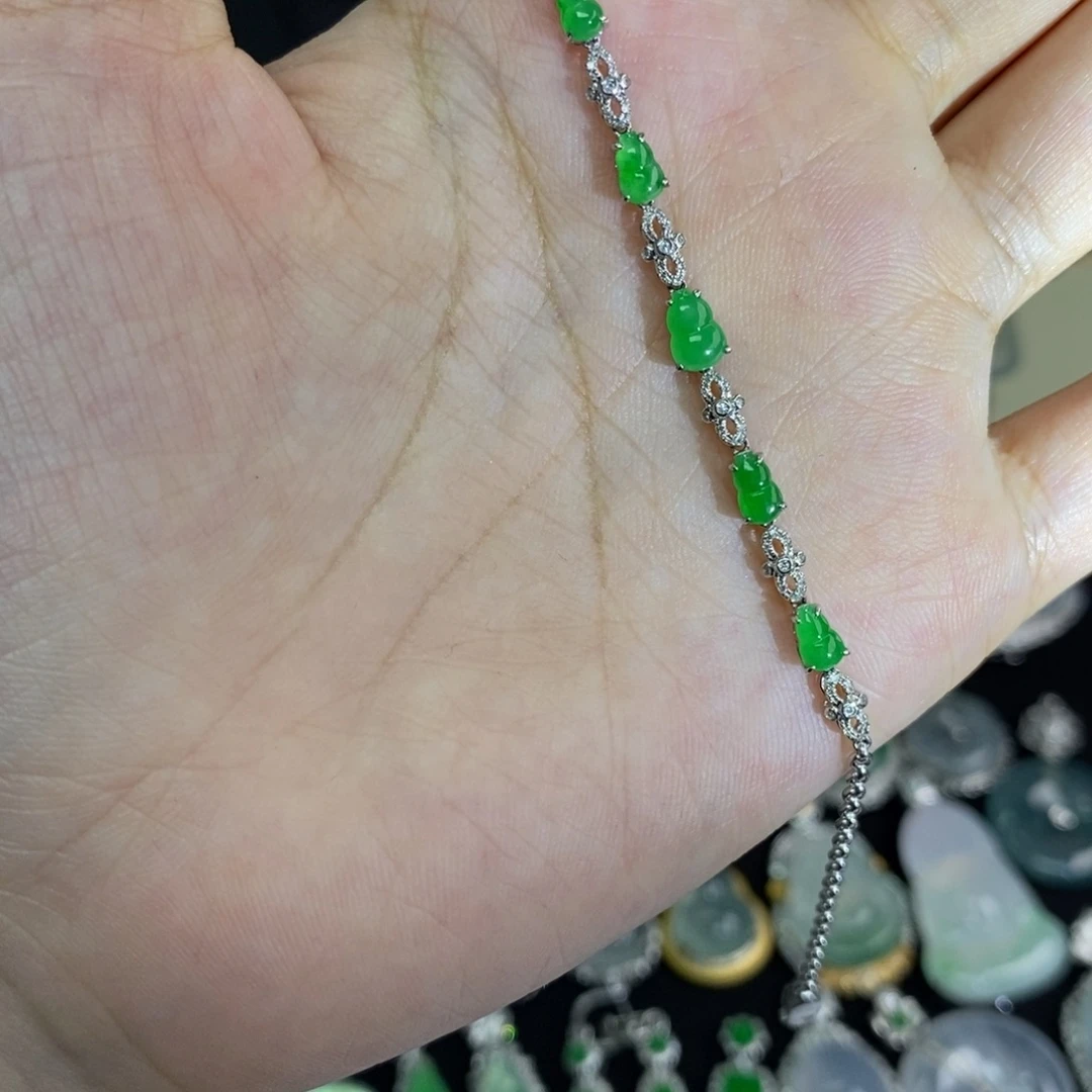 翡翠18K金镶嵌颈饰A货翡翠