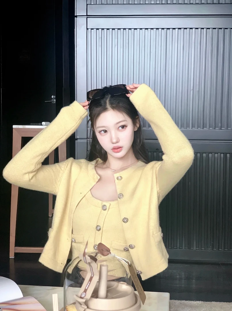 2025秋季法式复古时尚针织短款针织开衫吊带背心上衣配牛仔裤套装