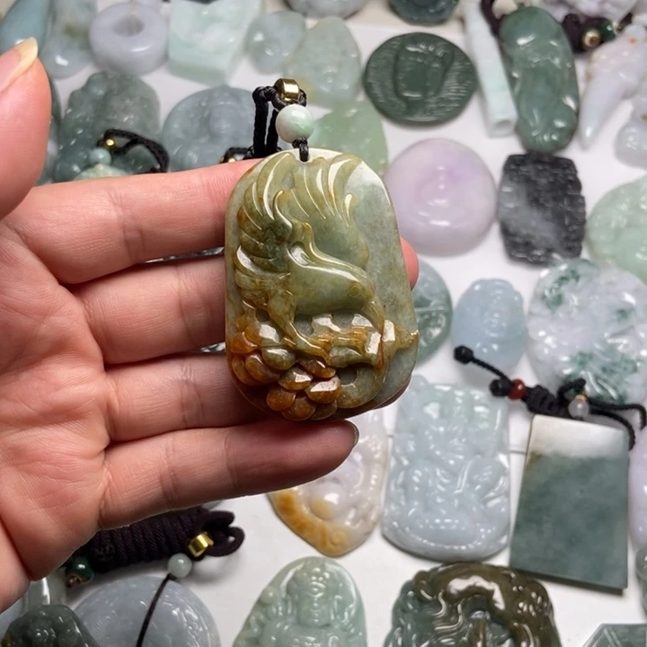 翡翠未镶嵌颈饰鹰牌73