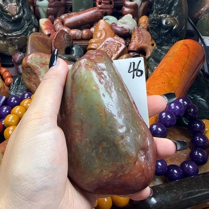 未镶嵌透闪石质玉珠宝奇石