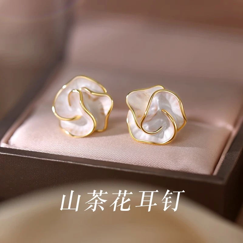 925银耳饰 山茶花耳钉新款气质精致2025爆款小众高级百搭耳环轻奢