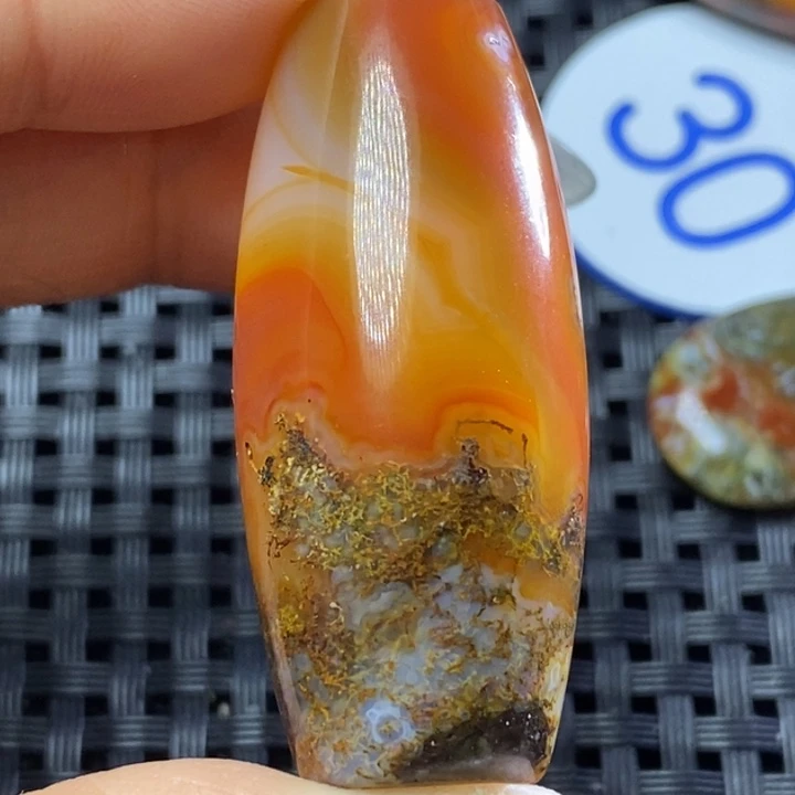 玛瑙/玉髓颈饰未镶嵌䖝****)