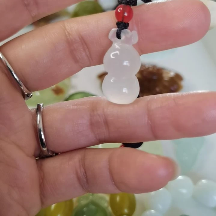 蛇纹石玉未镶嵌吊坠