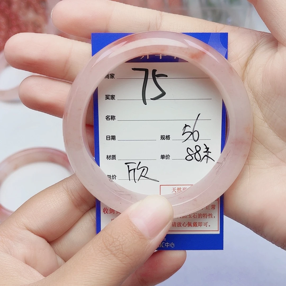 欣***未镶嵌手镯石英质玉