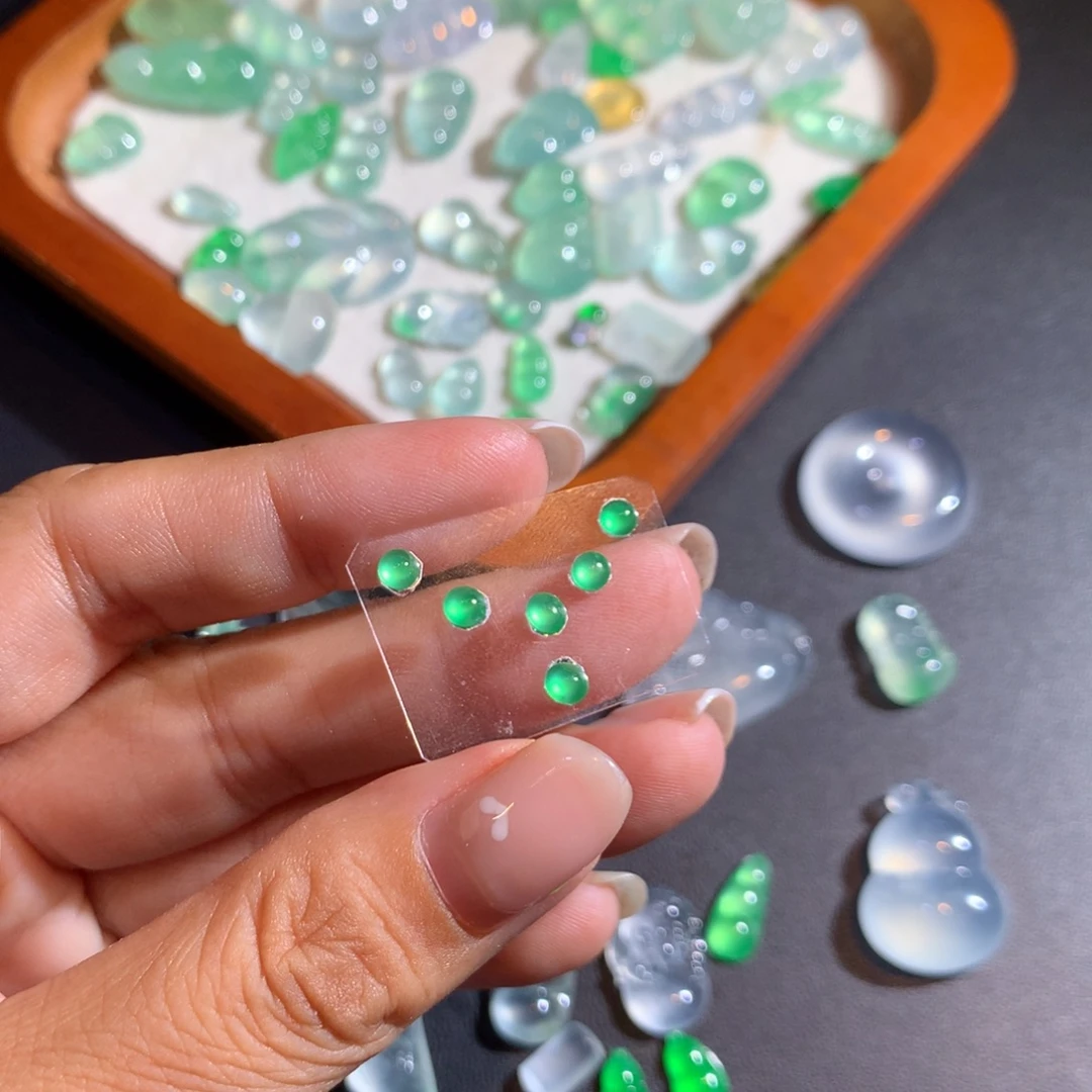 翡翠未镶嵌颈饰顶珠