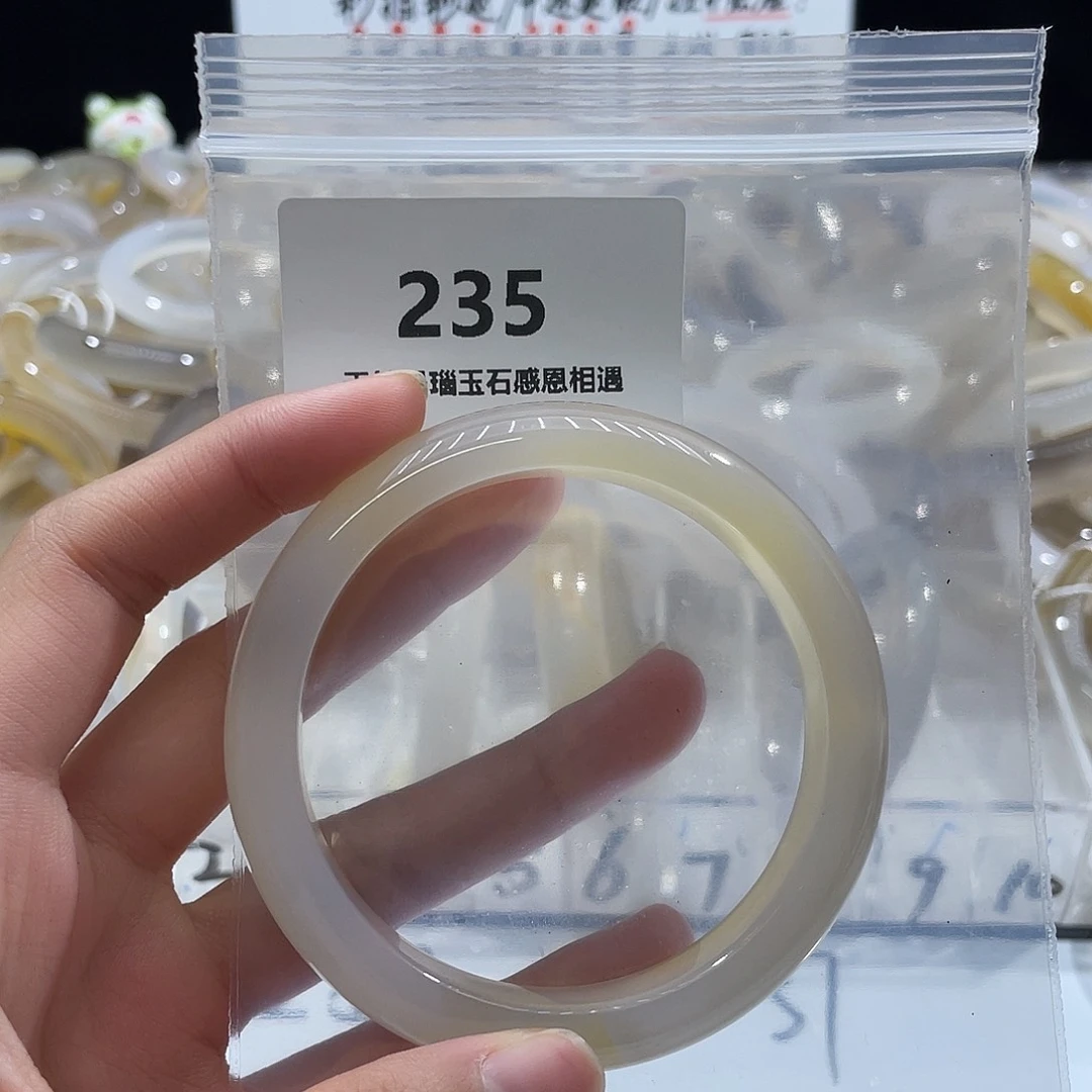 卿***去玛瑙/玉髓未镶嵌手镯