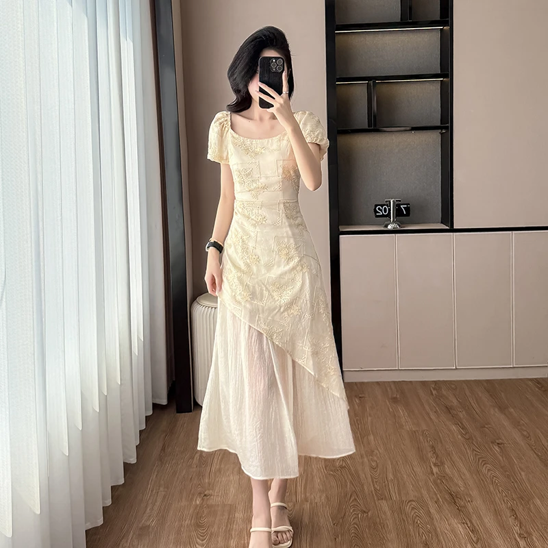 法式方领泡泡袖连衣裙新中式国风复古刺绣气质收腰显瘦度假风长裙