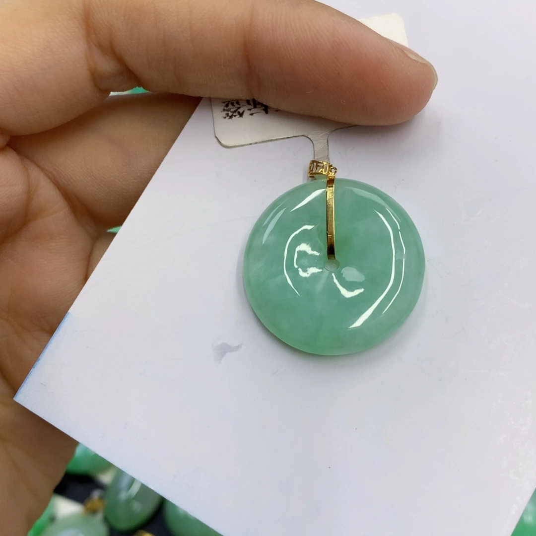翡翠18K金镶嵌颈饰翡翠