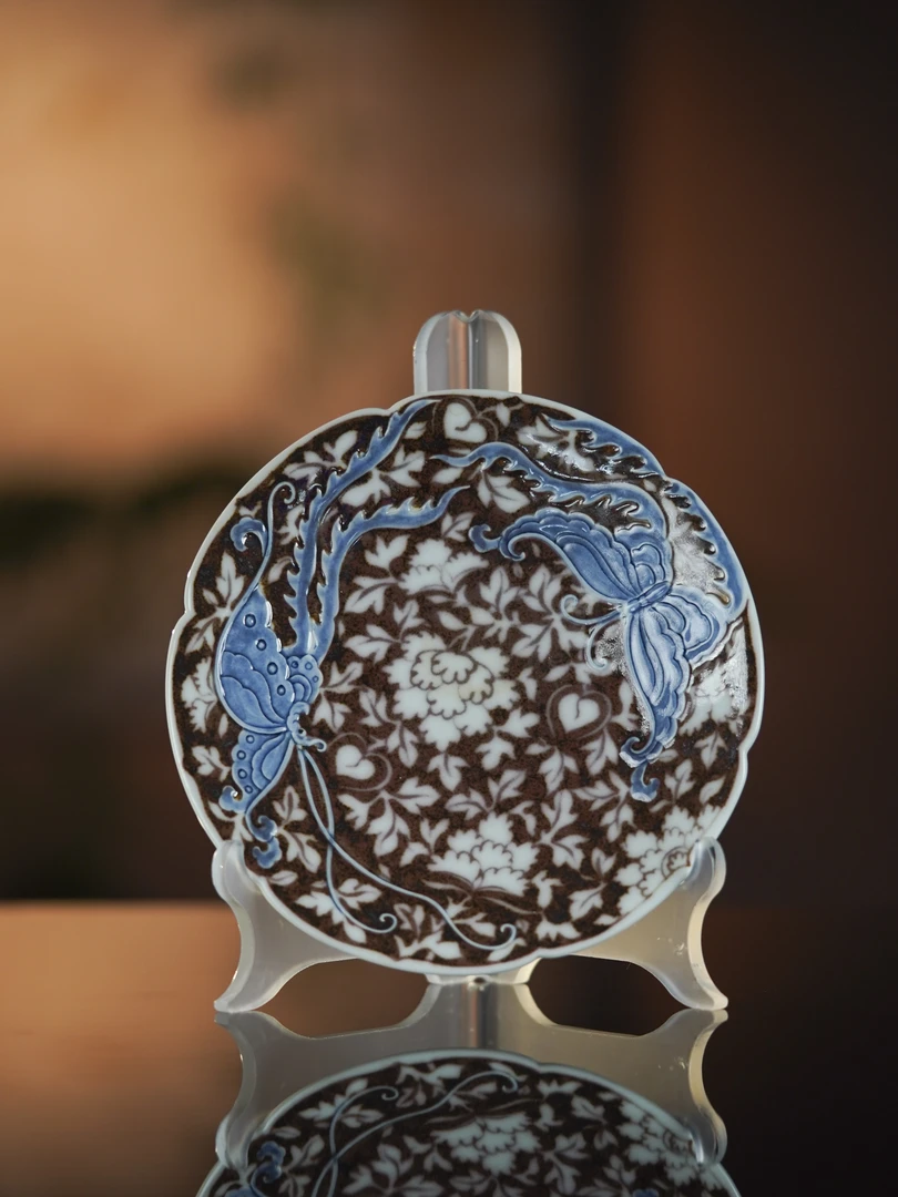 《畅怀堂》青花釉里红繁花似锦梦蝶壶承