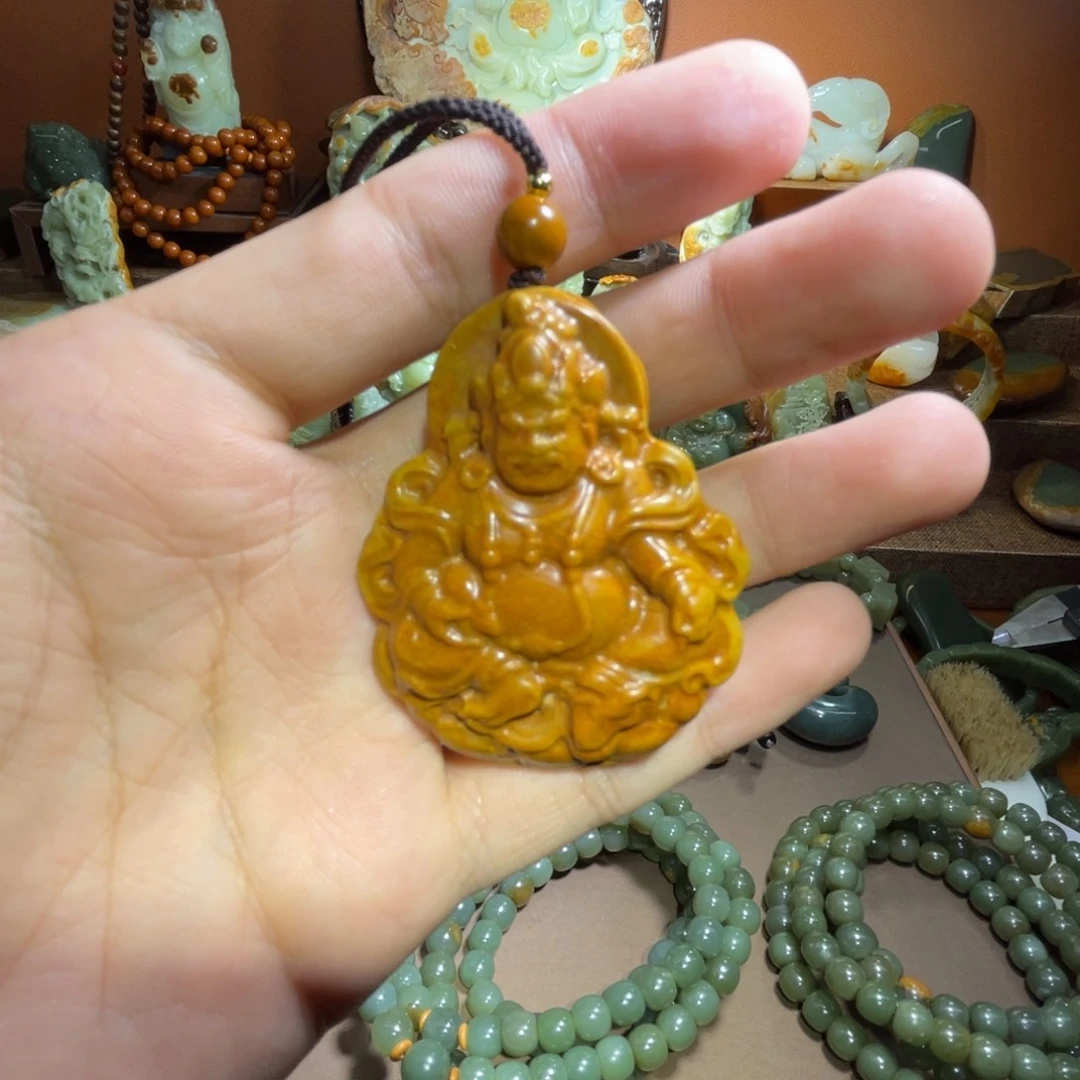 透闪石质玉黄财神未镶嵌小**竹