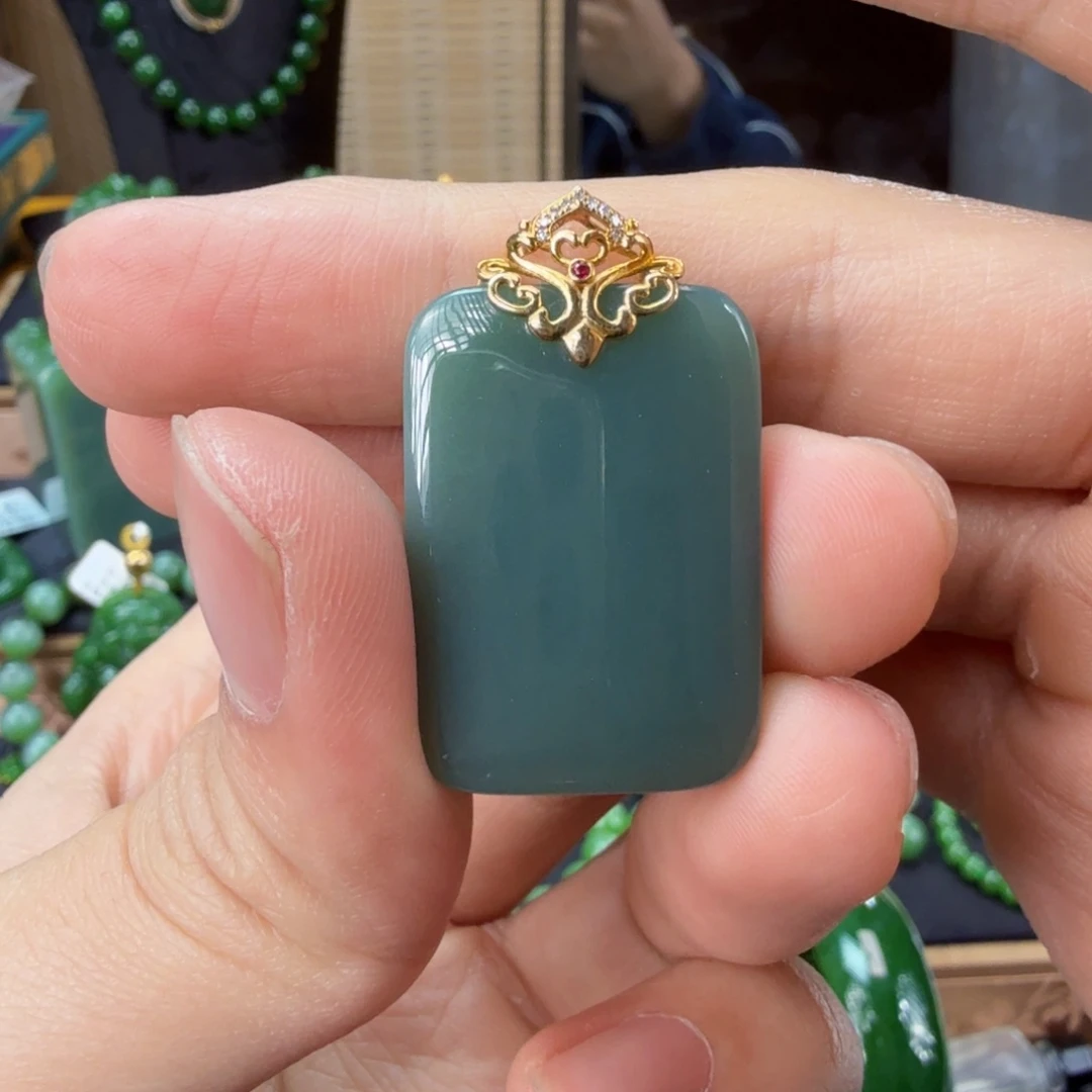 和田玉（碧玉）吊坠(赠链)18K金镶嵌