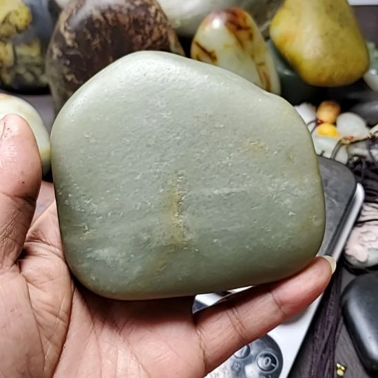 和田玉未镶嵌把件