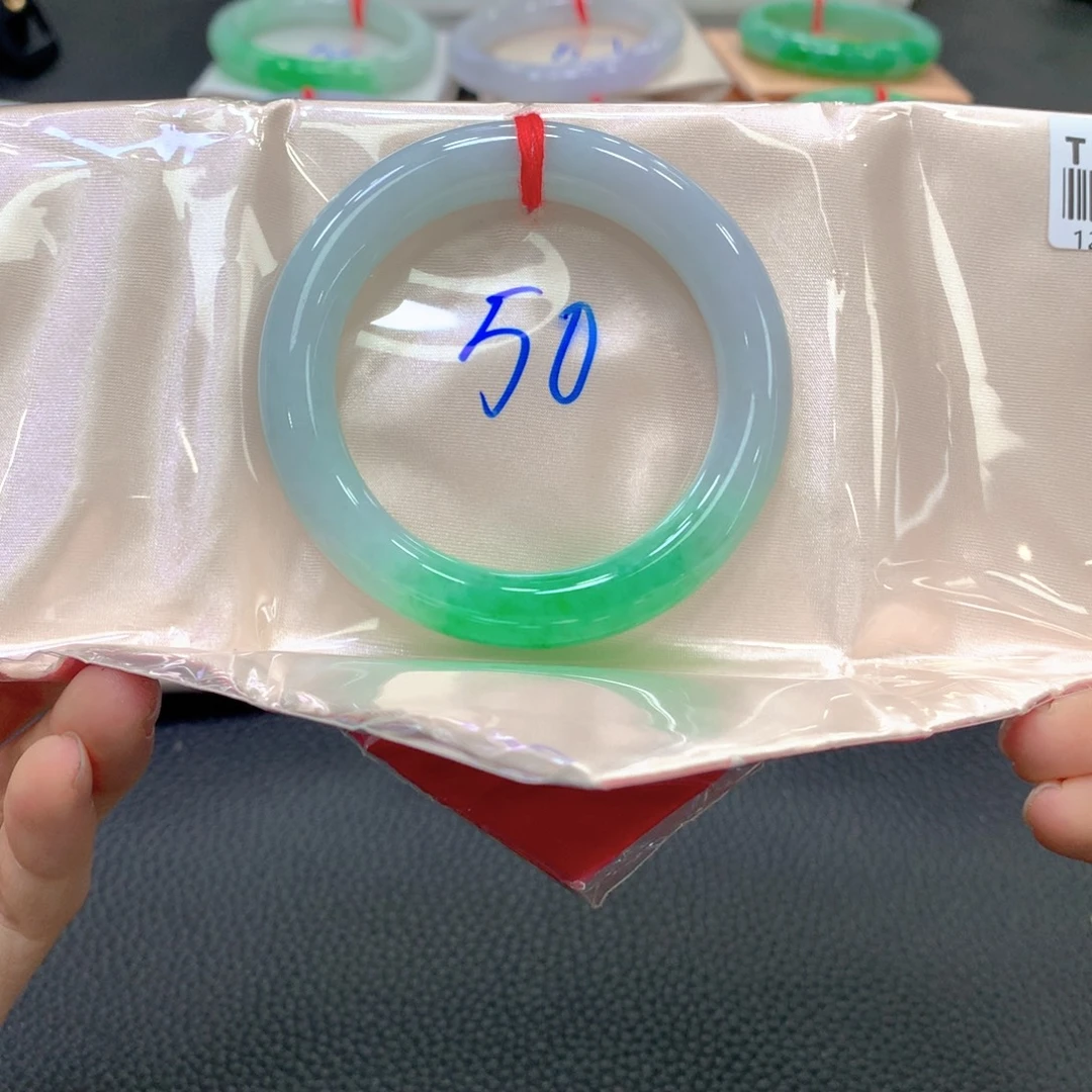 L****翡翠未镶嵌手镯翡翠