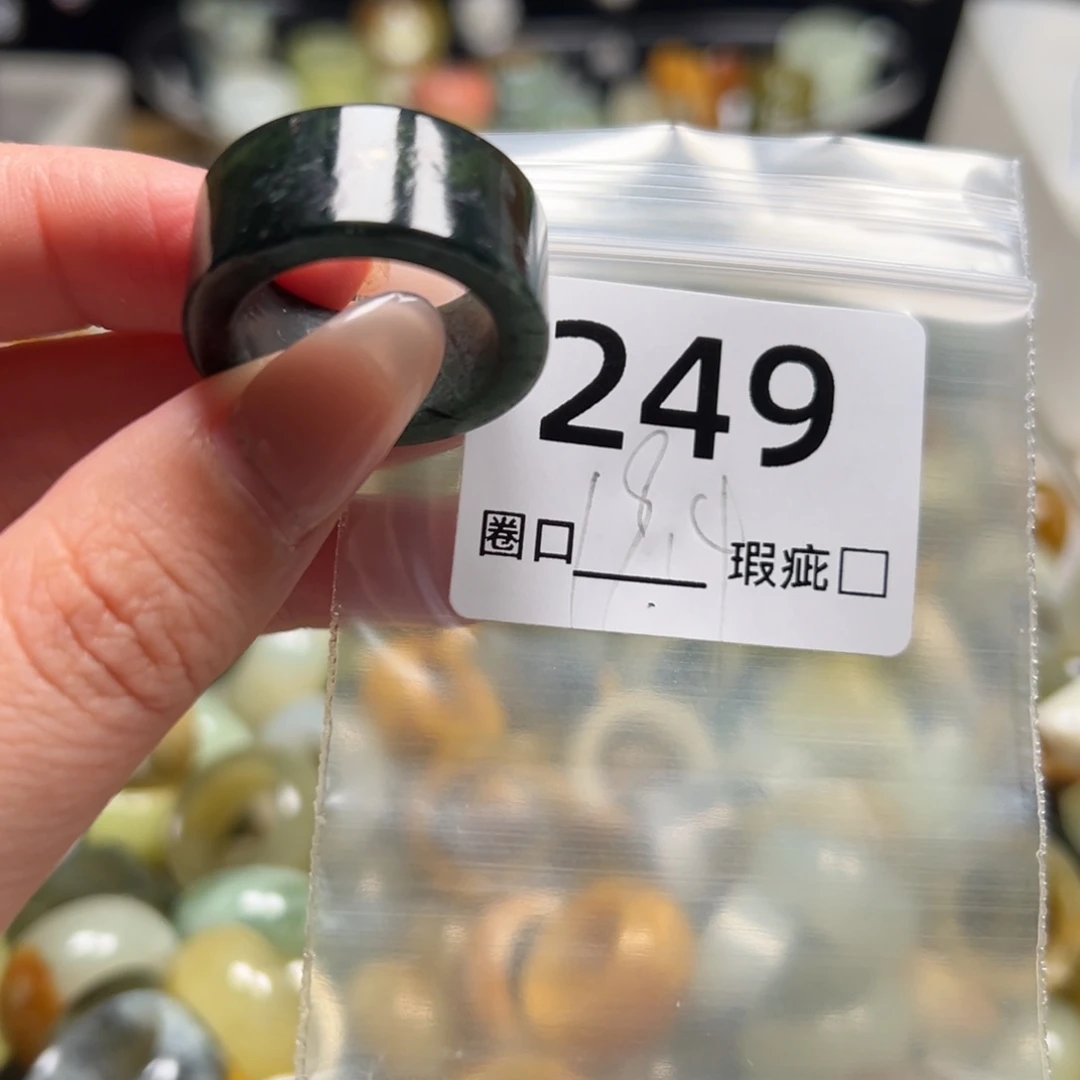 魏****蛇纹石玉未镶嵌戒指