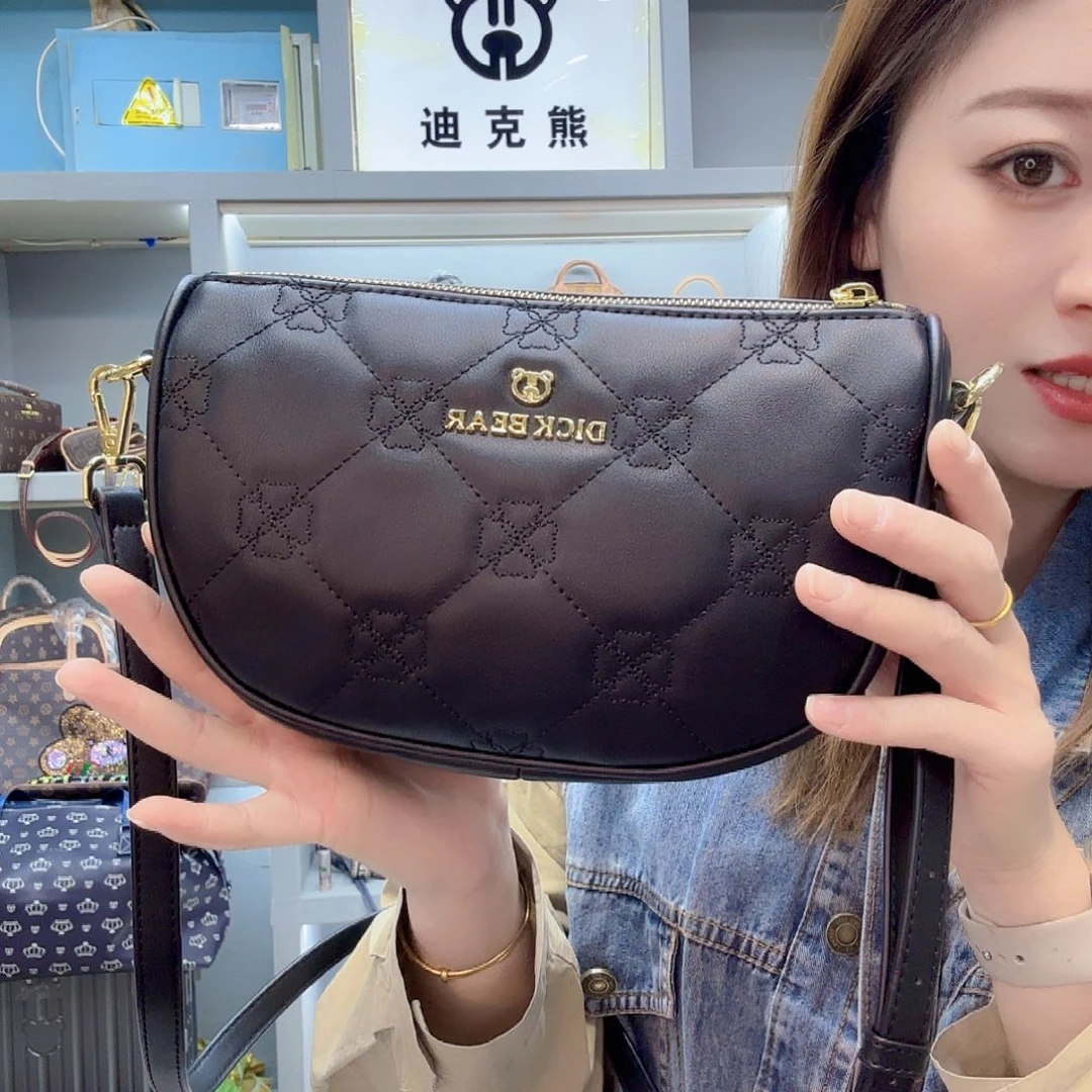 PVC9196黑色刺绣月亮包