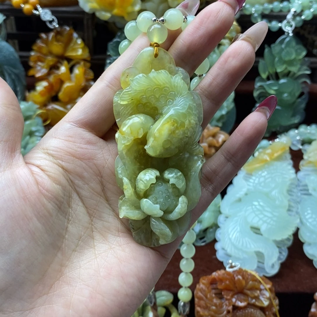 蛇纹石玉颈饰未镶嵌