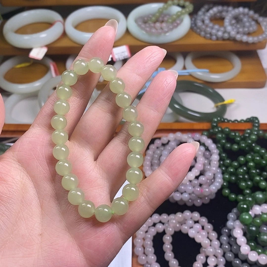 和田玉未镶嵌颈饰是***.