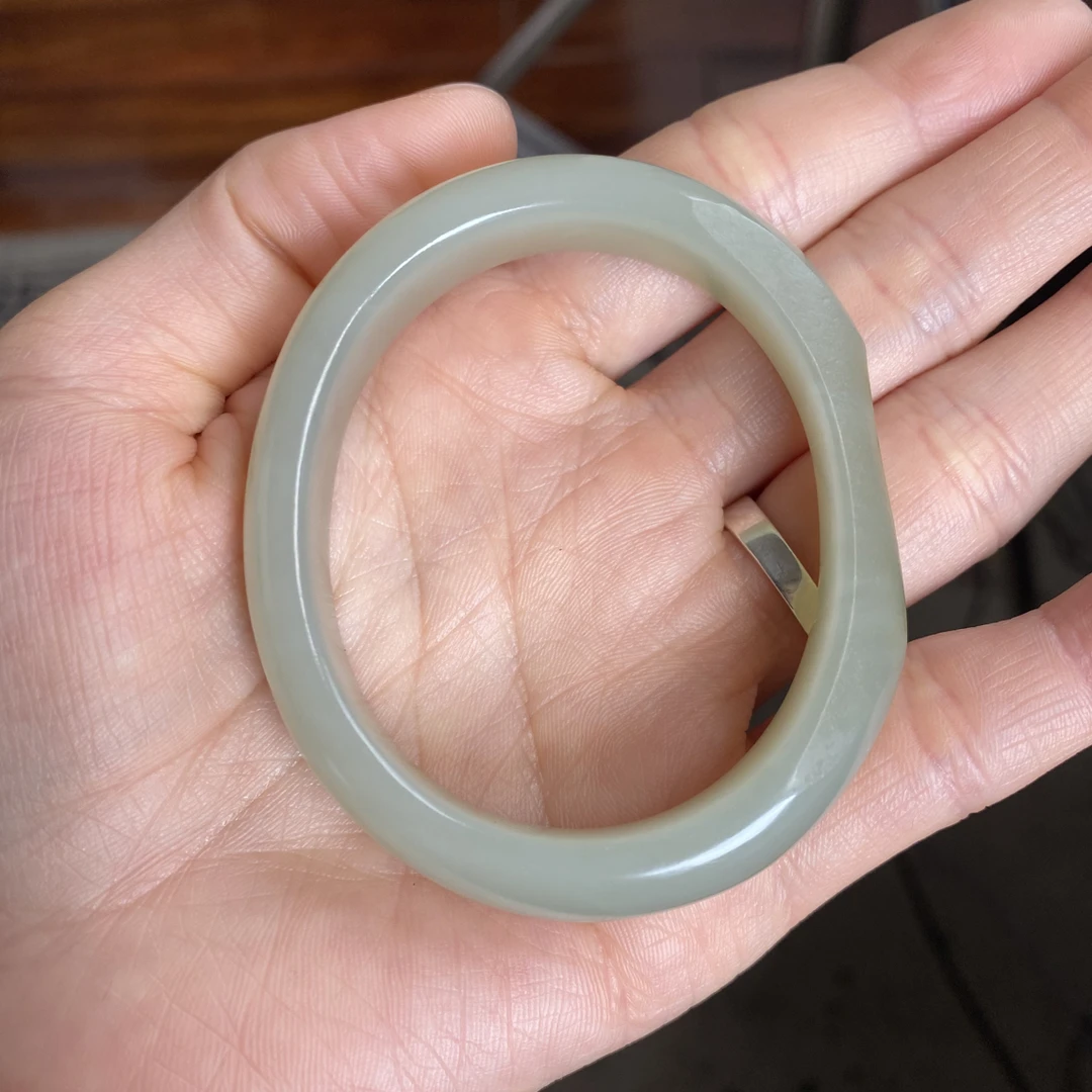 新疆和田玉青白手镯