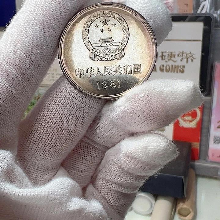 811双镜面五彩单枚，，。