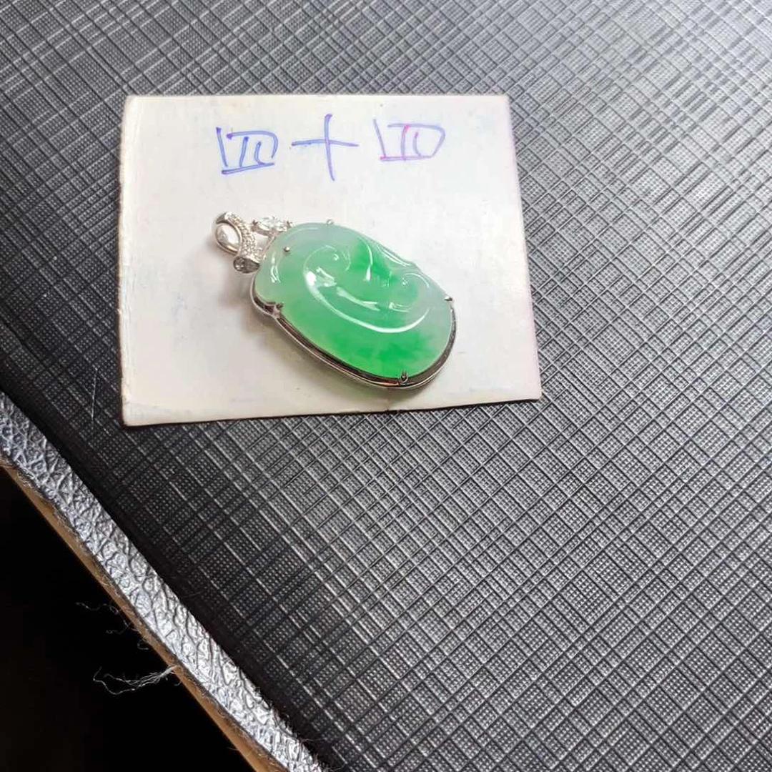 颈饰18K金镶嵌翡翠翡翠