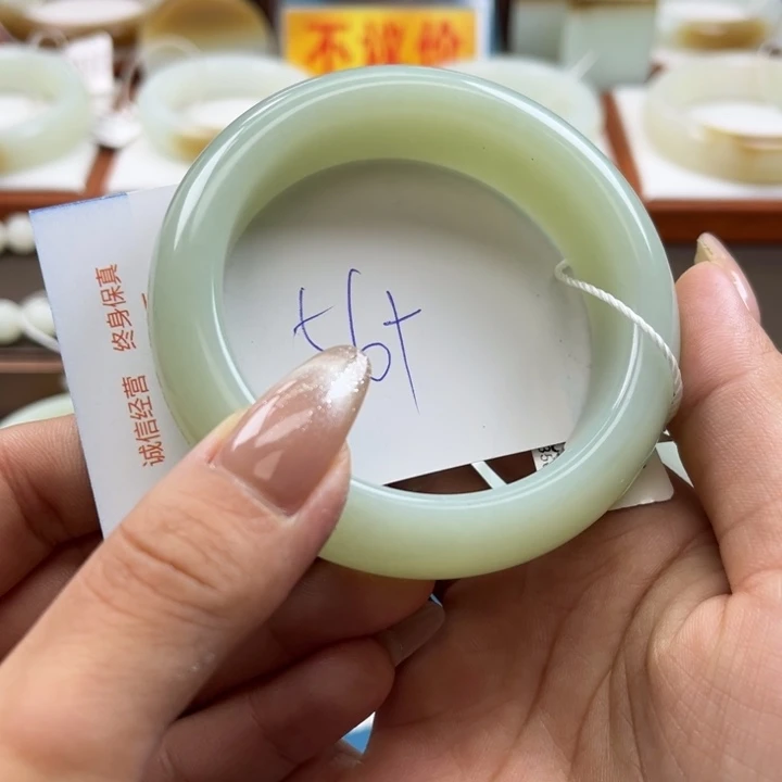 和田玉手镯未镶嵌