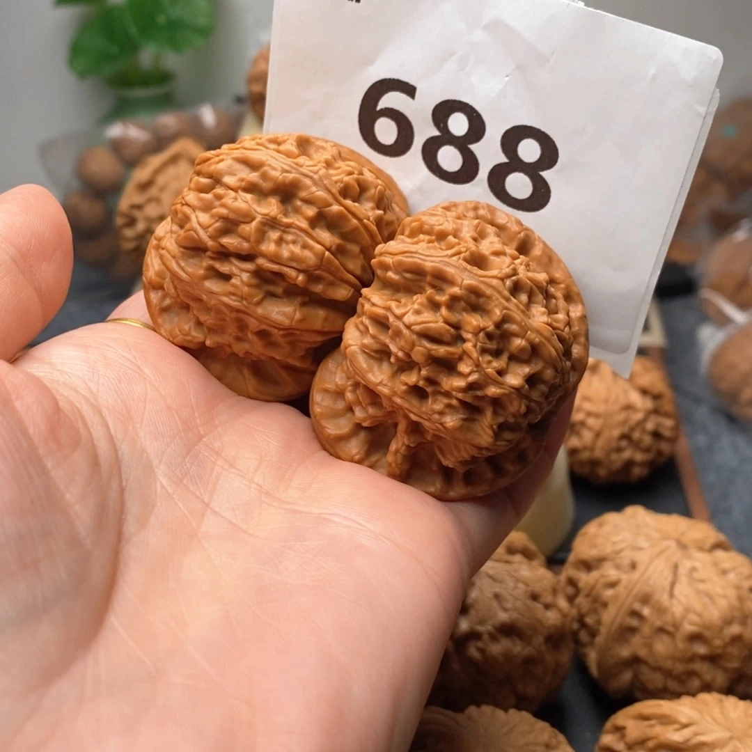 文玩核桃吊坠金*47白狮子688