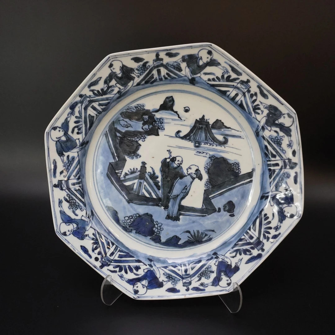 Lot25110429明晚期青花婴戏高士图八方赏盘 对角长：约30.2cm