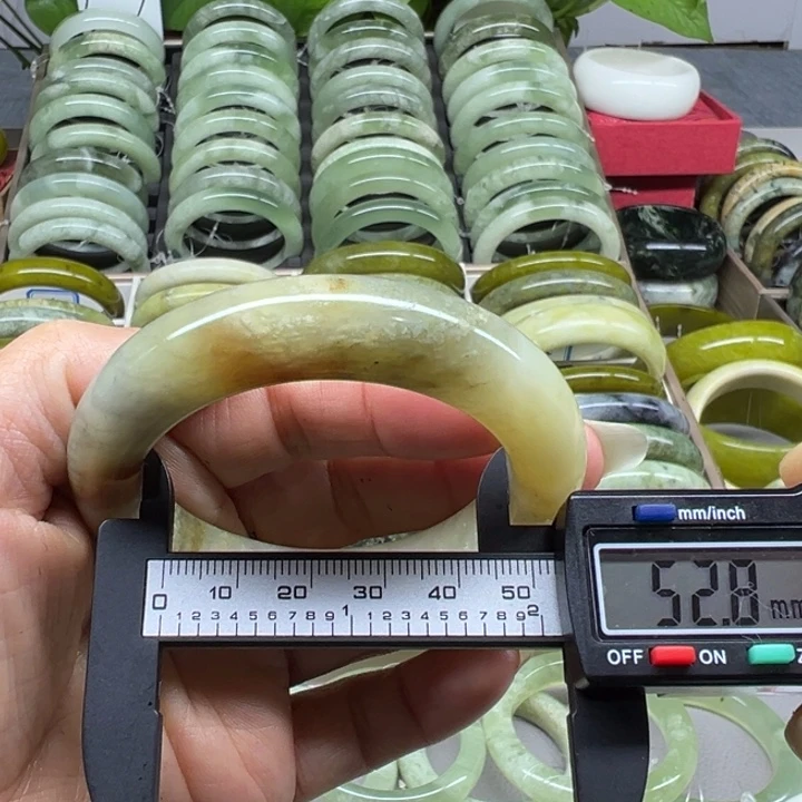 蛇纹石玉未镶嵌手镯72