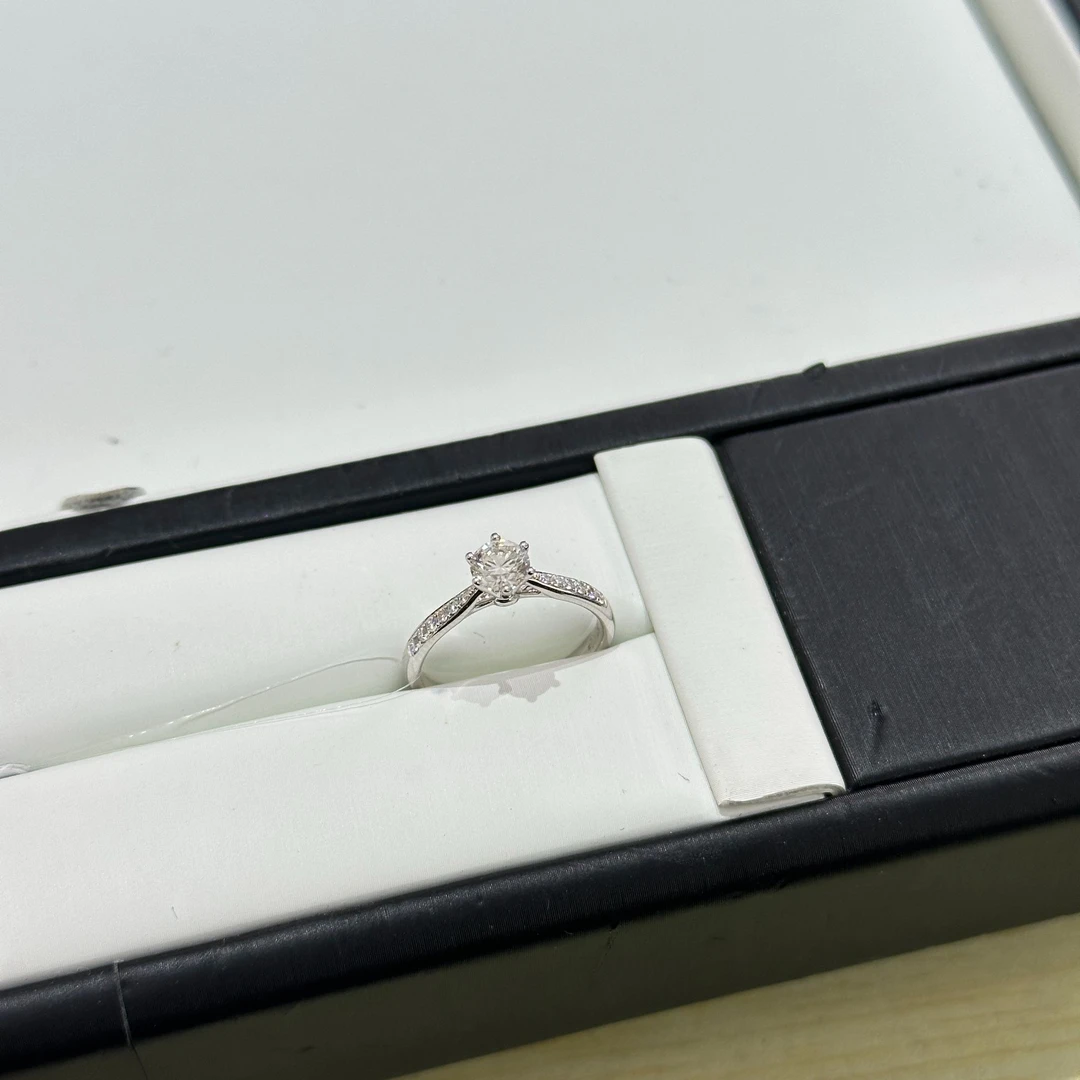 18k金天然钻石星光六爪女款戒时尚精致女戒