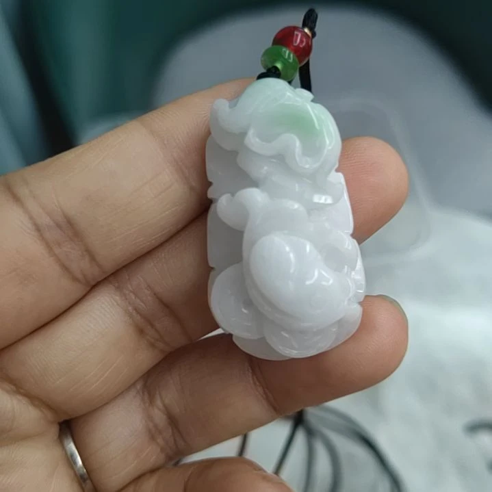 翡翠未镶嵌颈饰吊坠