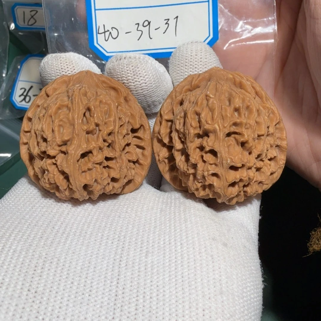 文玩核桃吊坠南疆手剥万子28