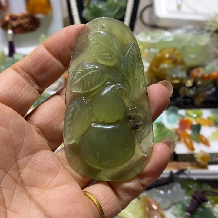 蛇纹石玉未镶嵌挂坠