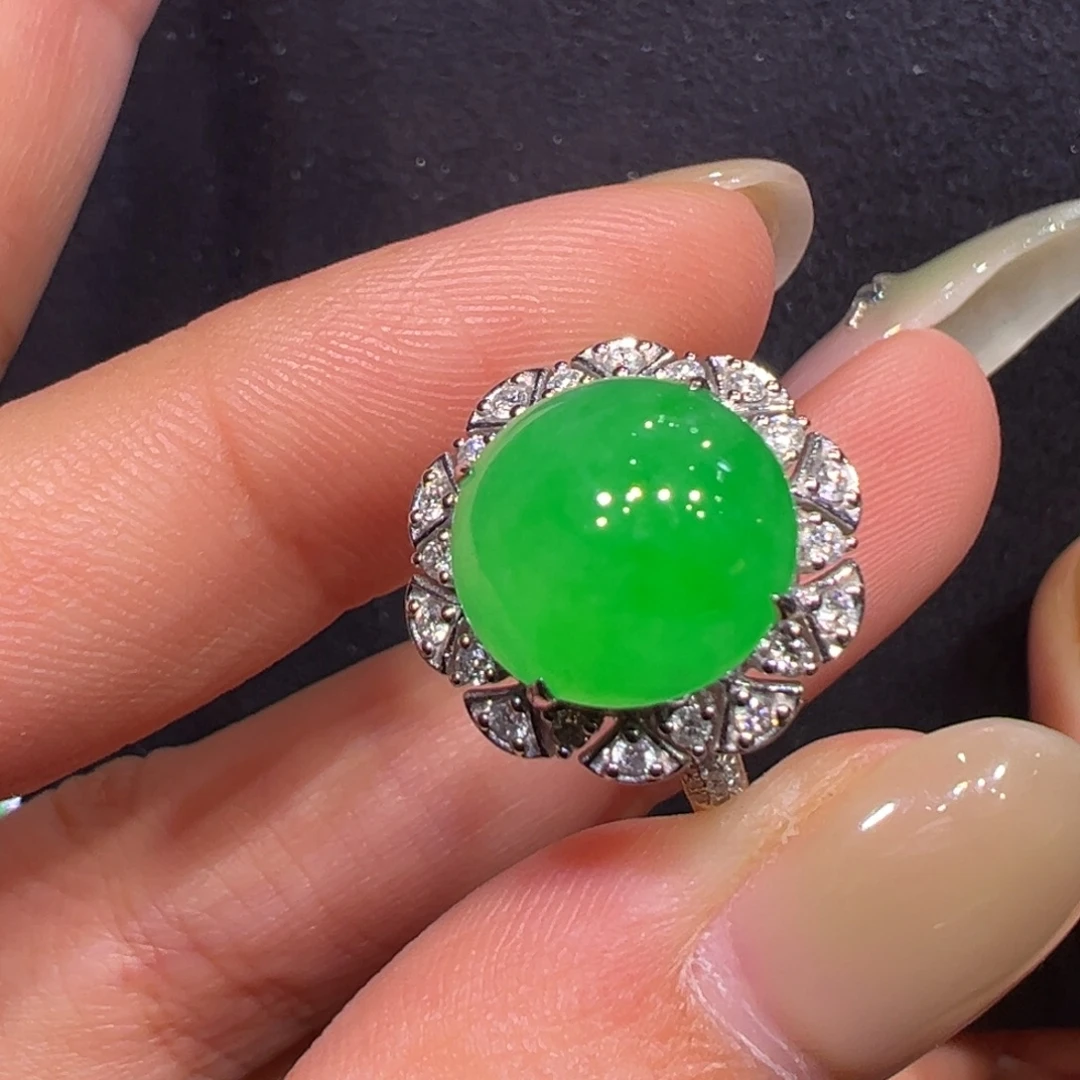 翡翠18K金镶嵌戒指蛋面