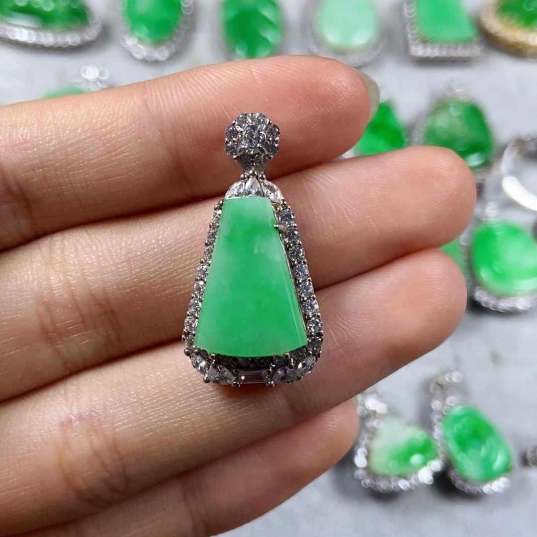 颈饰未镶嵌翡翠无事牌