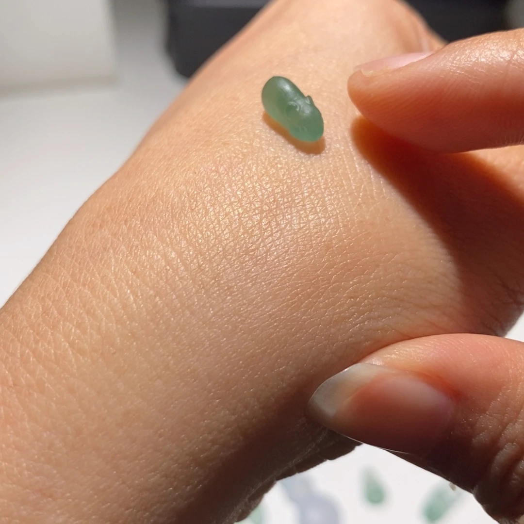 定制翡翠未镶嵌老鼠