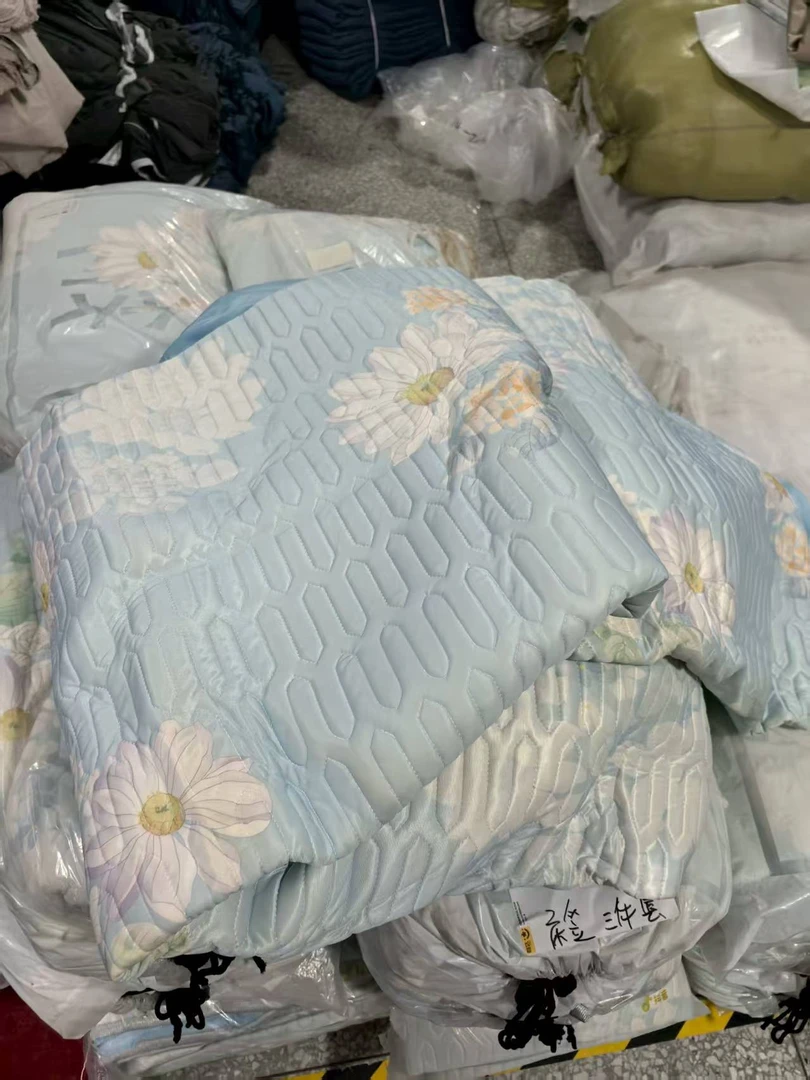 《厚广家》3楼200×220浅蓝色花朵凉感丝乳胶床笠三件套 发1套微瑕疵