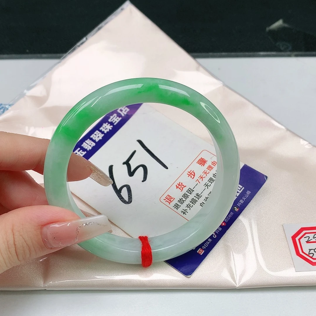 翡翠手镯未镶嵌翡翠手镯